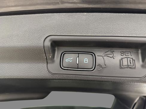 Used 2023 Ford Explorer Limited image 16