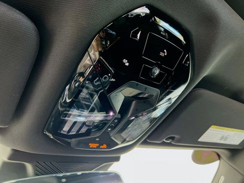 Used 2024 BMW 740i image 19