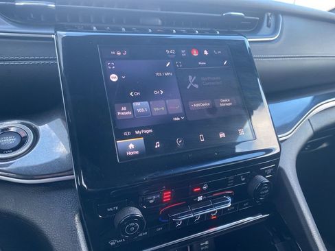 Used 2023 Jeep Grand Cherokee L Laredo image 12