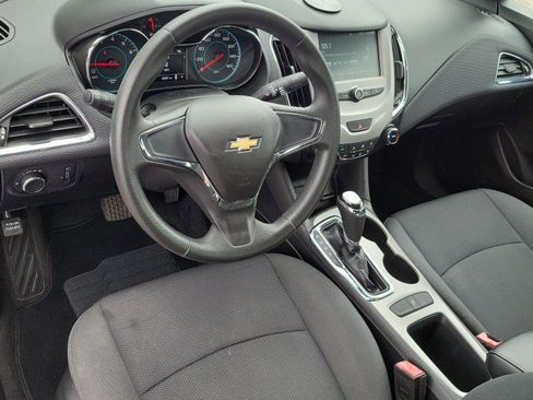 Used 2018 Chevrolet Cruze LS FWD image 18