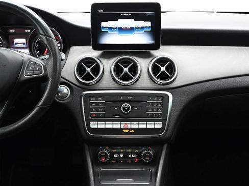 Used 2019 Mercedes-Benz GLA 250 4MATIC image 28