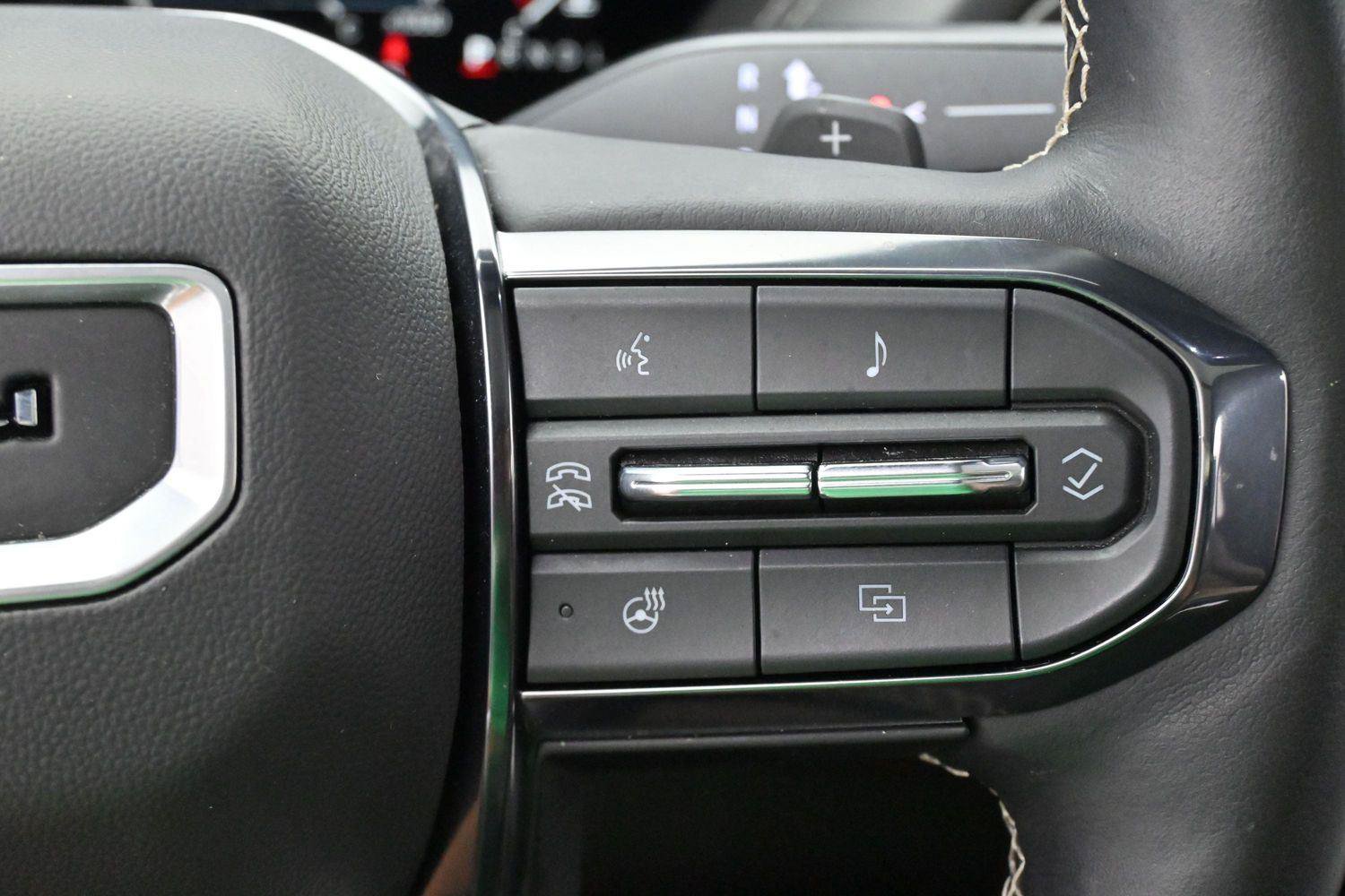 Used 2025 GMC Yukon Denali Ultimate AWD/4WD image 22