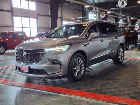 Used 2023 Buick Enclave Avenir w/ Avenir Technology Package AWD/4WD image 3
