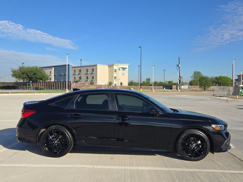 Used 2024 Honda Civic Sport image 2