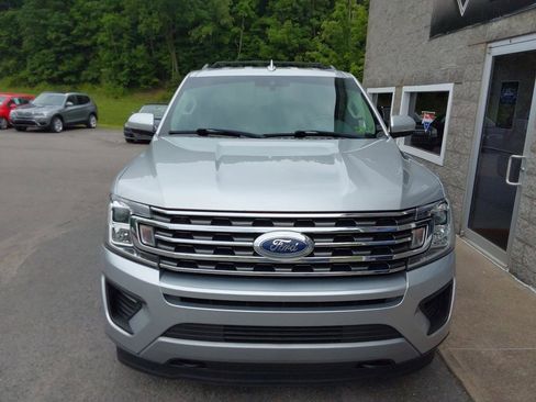 Used 2019 Ford Expedition XLT w/ Equipment Group 202A AWD/4WD image 9