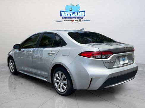 Used 2021 Toyota Corolla LE FWD image 3