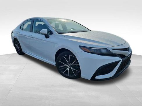 Certified 2024 Toyota Camry SE image 1