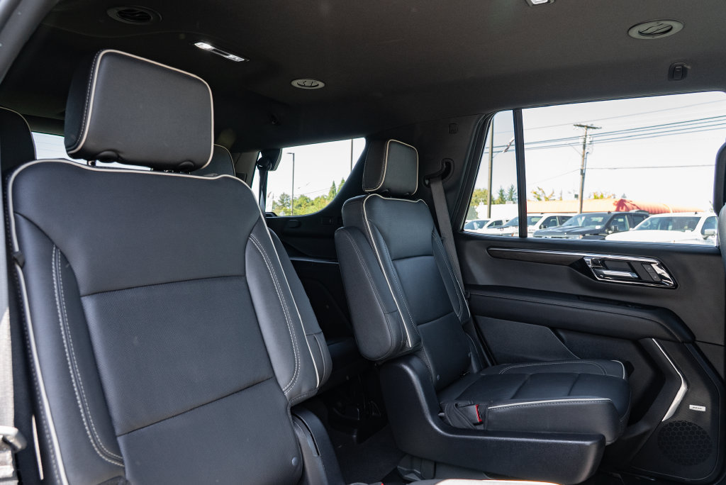 Used 2025 Chevrolet Tahoe Premier AWD/4WD image 31