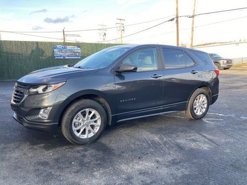 Used 2020 Chevrolet Equinox LS w/ LS Convenience Package image 3