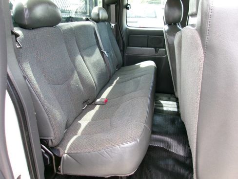 Used 2007 Chevrolet Silverado 2500 W/T w/ Skid Plate Package AWD/4WD image 23