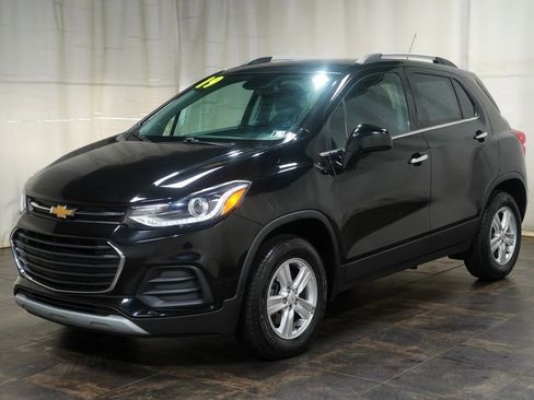 Used 2019 Chevrolet Trax LT w/ LT Convenience Package image 2
