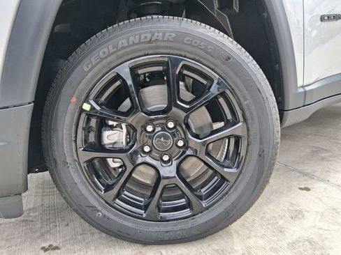 New 2026 Jeep Compass Latitude image 11