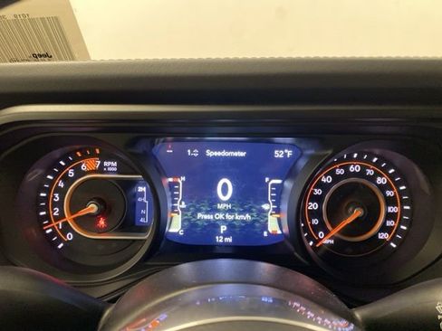 Used 2026 Jeep Wrangler Unlimited Sahara AWD/4WD image 9