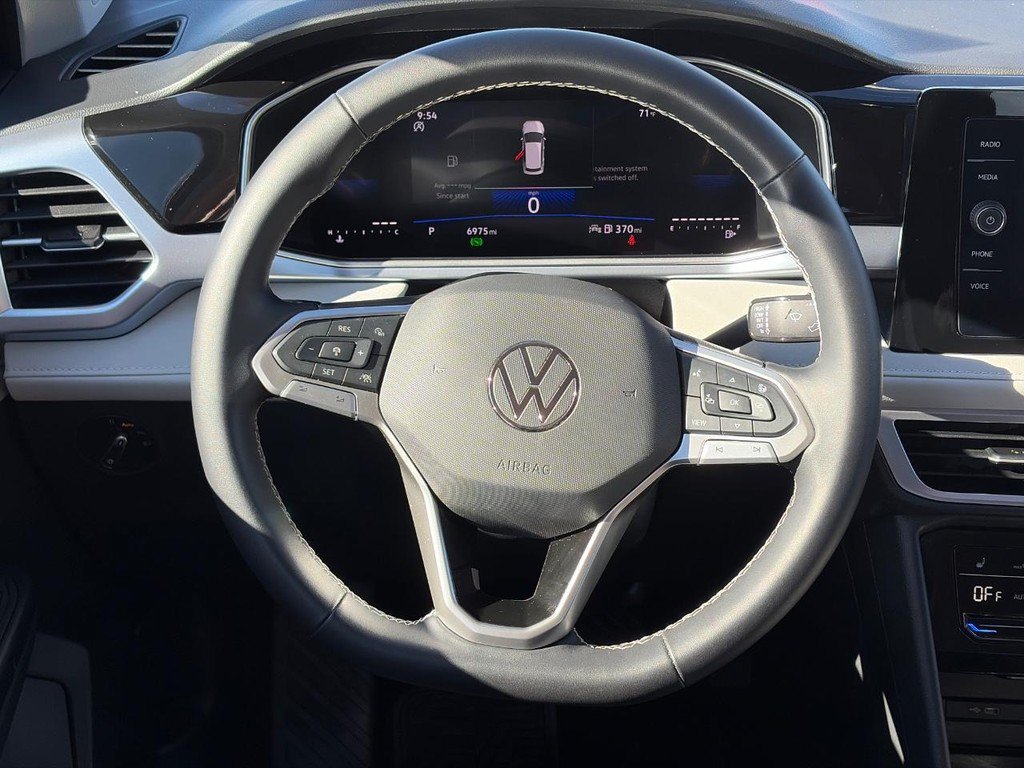Used 2026 Volkswagen Taos SE FWD image 13