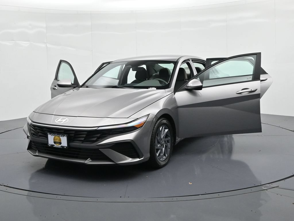 Used 2024 Hyundai Elantra SEL FWD image 24