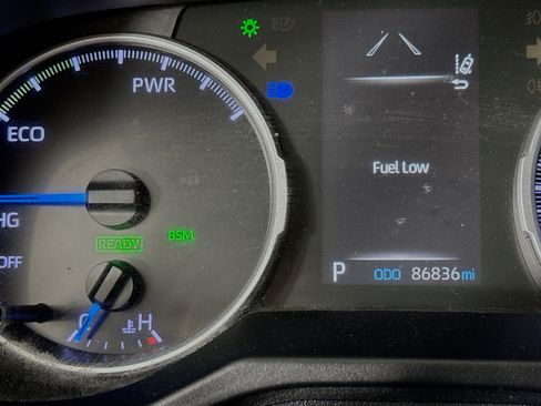 Used 2020 Toyota RAV4 XLE w/ Carpet Mat Package AWD/4WD image 12