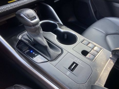 Used 2023 Toyota Highlander XLE FWD image 41