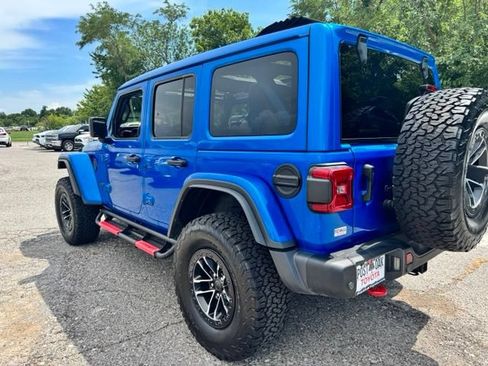 Used 2024 Jeep Wrangler Unlimited Rubicon AWD/4WD image 5