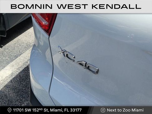 Used 2020 Volvo XC40 T4 Momentum w/ Protection Package Premier image 6