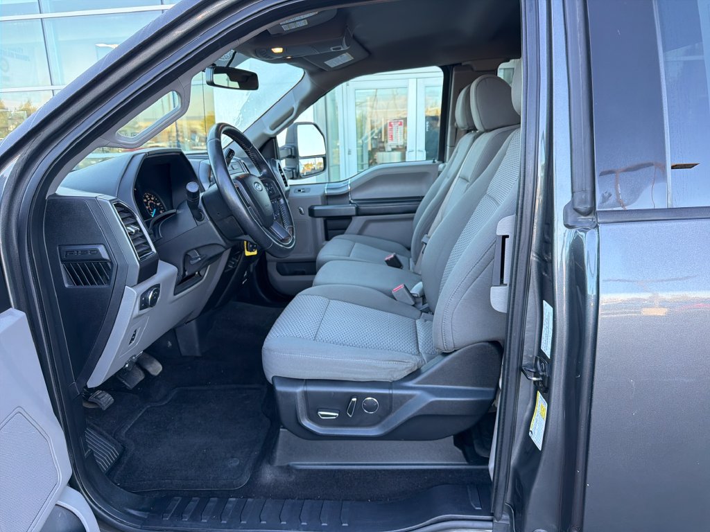 Used 2017 Ford F150 XLT w/ Equipment Group 302A Luxury AWD/4WD image 9