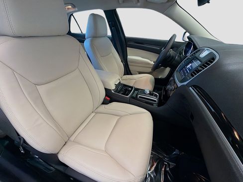 Used 2023 Chrysler 300 Touring L image 14