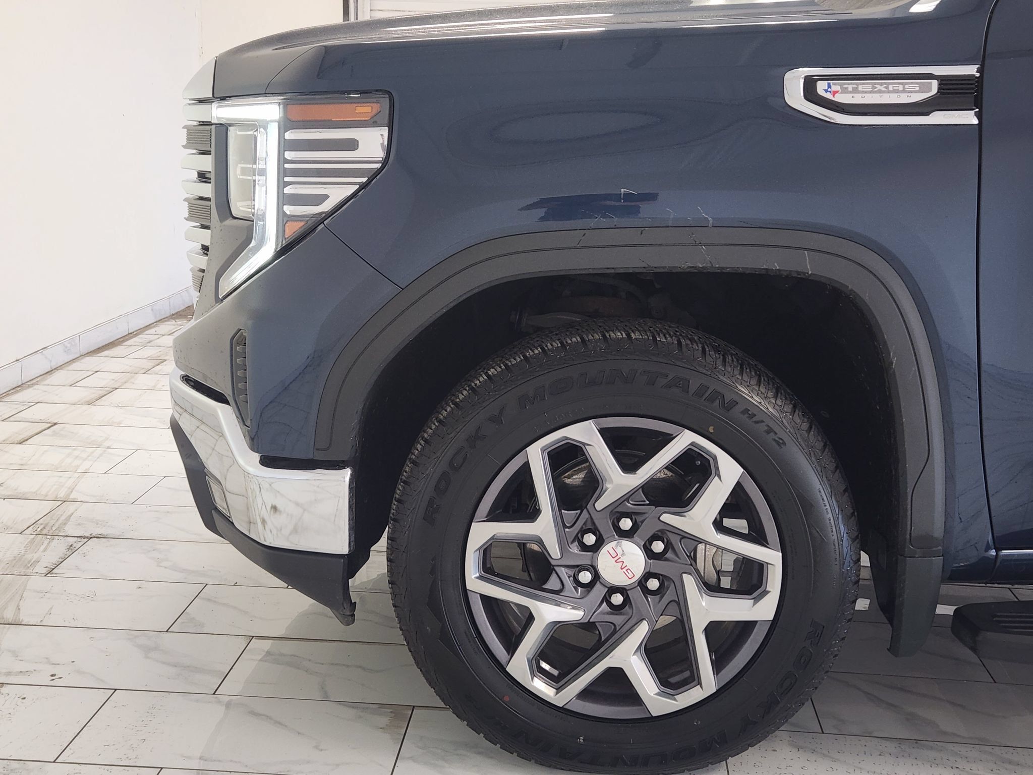 Used 2023 GMC Sierra 1500 SLT AWD/4WD image 8