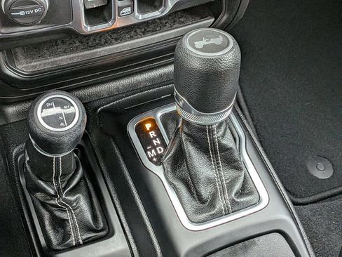 Used 2020 Jeep Wrangler Unlimited Sahara w/ Cold Weather Group AWD/4WD image 18