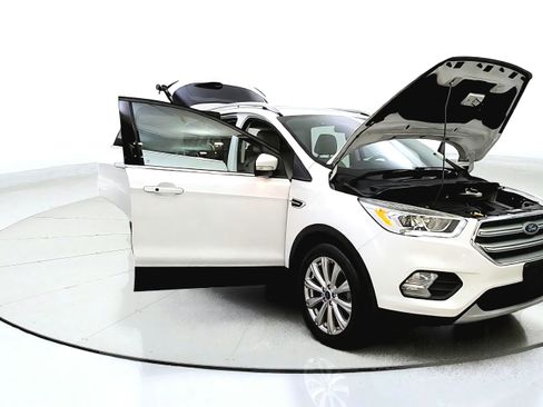 Used 2017 Ford Escape Titanium FWD image 9