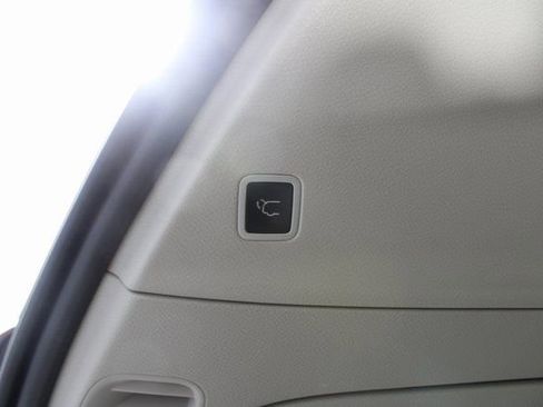 Used 2024 Chrysler Pacifica Select image 20