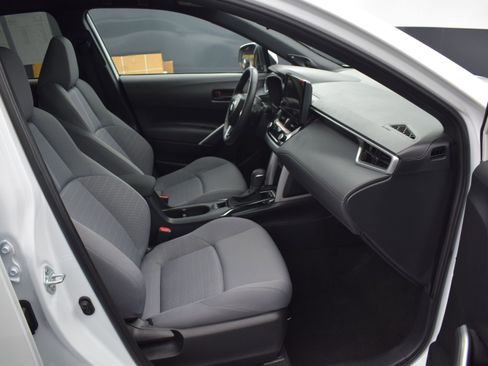Used 2024 Toyota Corolla Cross AWD Hybrid w/ Moonroof Package image 10