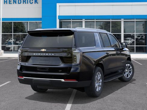 New 2026 Chevrolet Suburban LT image 6