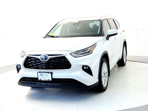 Used 2022 Toyota Highlander Limited image 2