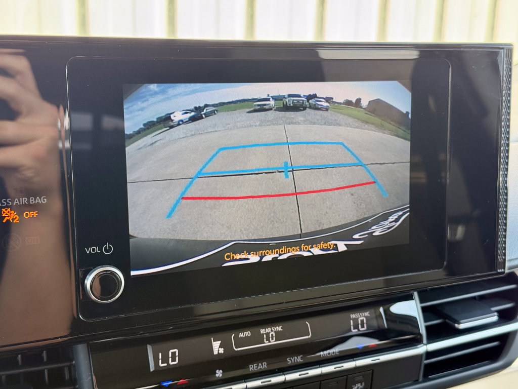 Used 2025 Toyota Sienna LE FWD image 28