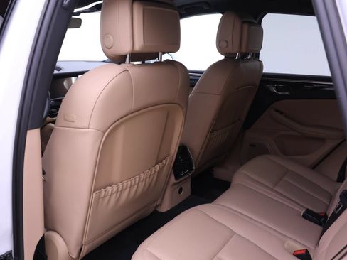 Used 2025 Porsche Macan AWD/4WD image 17