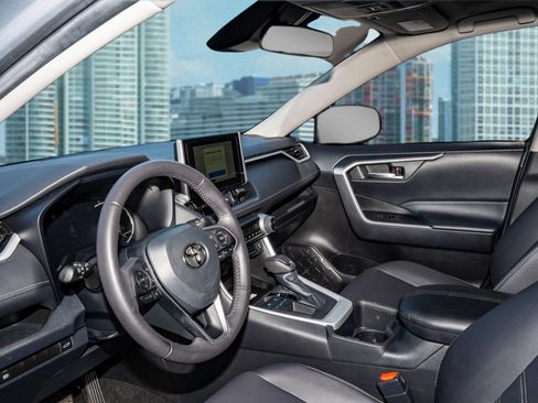 Used 2023 Toyota RAV4 XLE Premium image 9