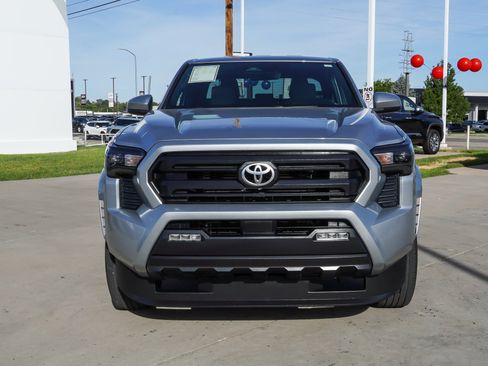 Certified 2024 Toyota Tacoma SR5 AWD/4WD image 3