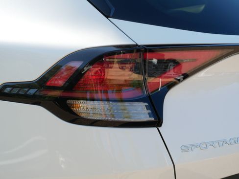 Certified 2024 Kia Sportage EX AWD/4WD image 17