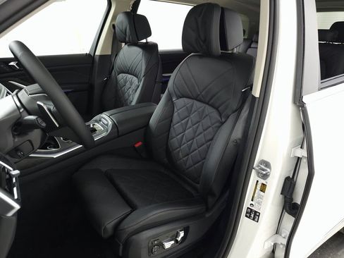 Used 2026 BMW X7 xDrive40i AWD/4WD image 11