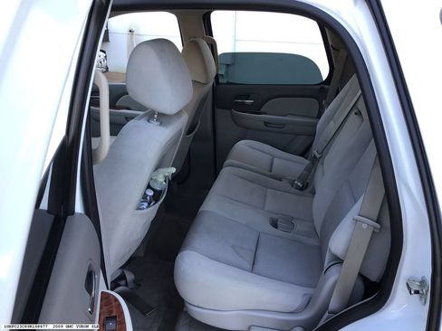 Used 2009 GMC Yukon SLE RWD image 9