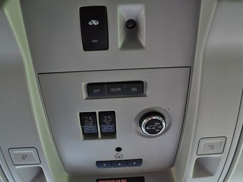 Used 2015 Cadillac Escalade ESV Luxury image 31