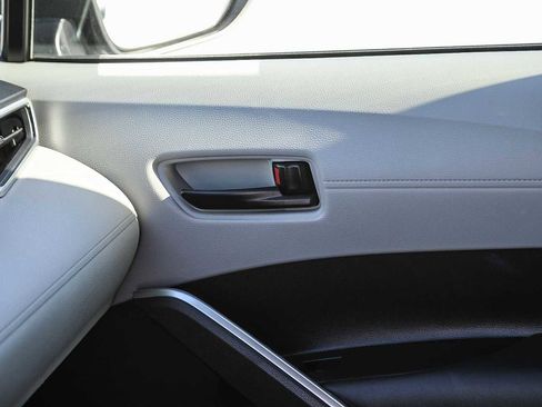 Certified 2022 Toyota Corolla Cross LE image 22