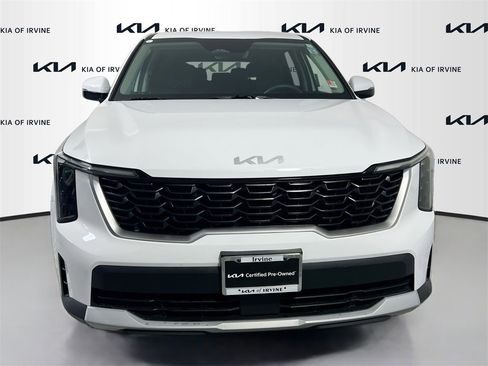 Certified 2024 Kia Sorento LX image 2