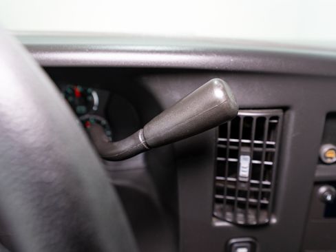 Used 2008 Chevrolet Express 1500 w/ Power Package RWD image 20