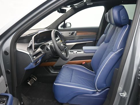 New 2026 Cadillac Vistiq Premium Luxury w/ LPO, Floor Liner Package image 11