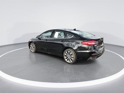 Used 2020 Ford Fusion SE image 6