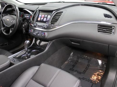 Used 2017 Chevrolet Impala LT FWD image 25