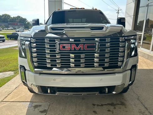 Used 2025 GMC Sierra 2500 Denali AWD/4WD image 3