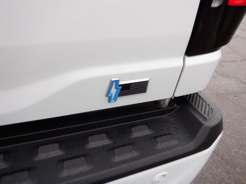 Used 2023 Ford F150 Lightning XLT image 6