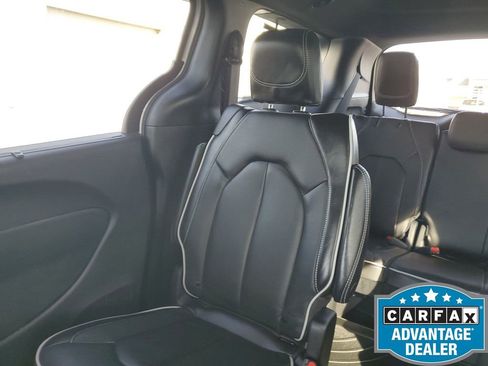 Used 2023 Chrysler Pacifica Limited w/ S Appearance Package image 13
