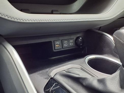 Used 2023 Toyota Highlander XLE AWD/4WD image 14